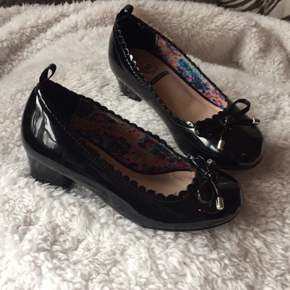 Girls black patent dress shoes- 1” heel